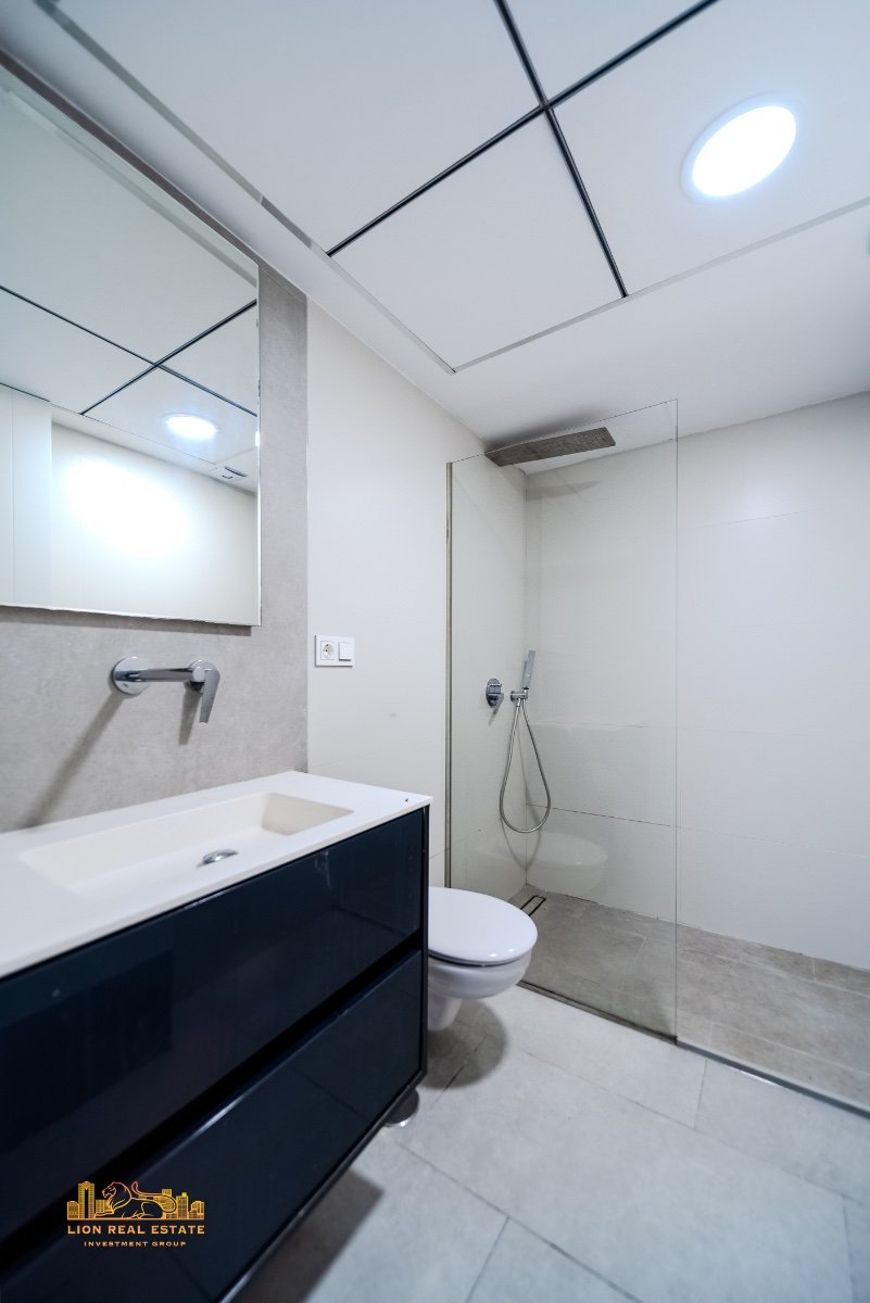 Welcome to this magnificent villa with modern design and state-of-the-art appliances, located in the sunny area of Villamartín! This stunning home i