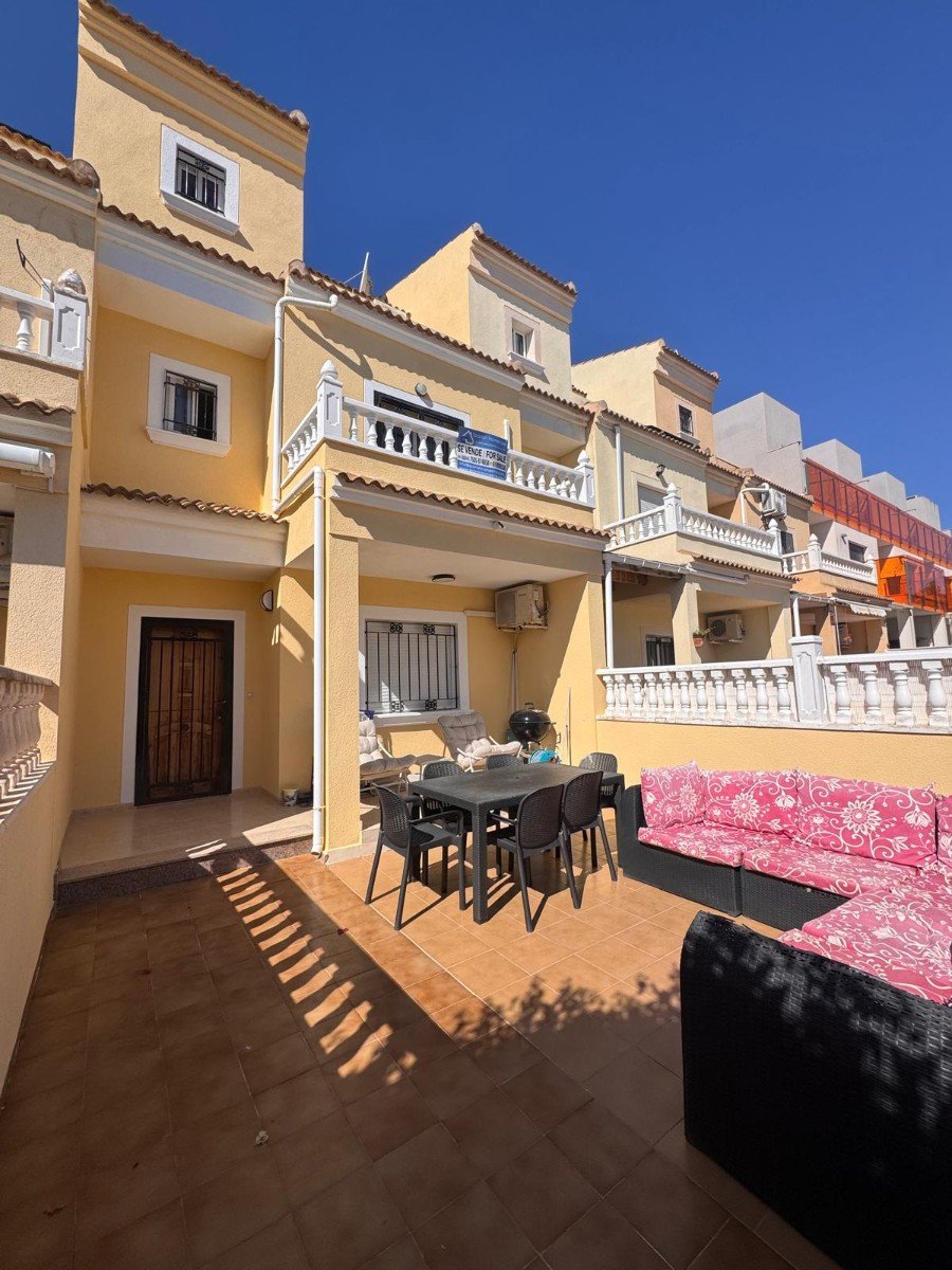 Campoamor:   This charming property is tucked away in a lovely cul-de-sac, offering peace and privacy. Distributed over three levels, the home features three spa 