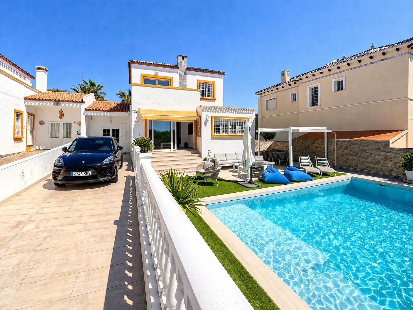 Los Dolses:   Welcome to this exceptional fully renovated villa in the highly sought-after area of Los Dolses, where contemporary elegance meets luxurious Mediter 