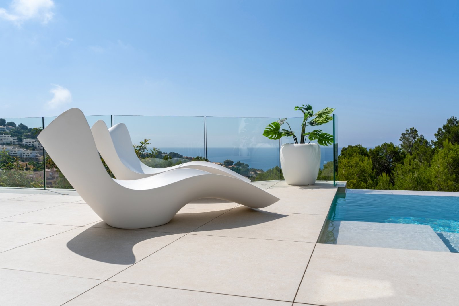 Altea:  Diese Immobilien befinden sich in der exklusiven Ortschaft Altea und bieten ein einzigartiges Wohnerlebnis mit beeindruckendem Meerblick. Die Anlage  