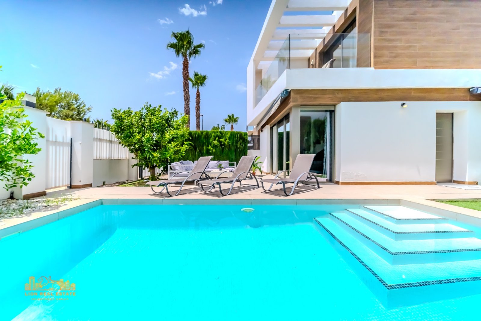 Welcome to this magnificent villa with modern design and state-of-the-art appliances, located in the sunny area of Villamartín! This stunning home i