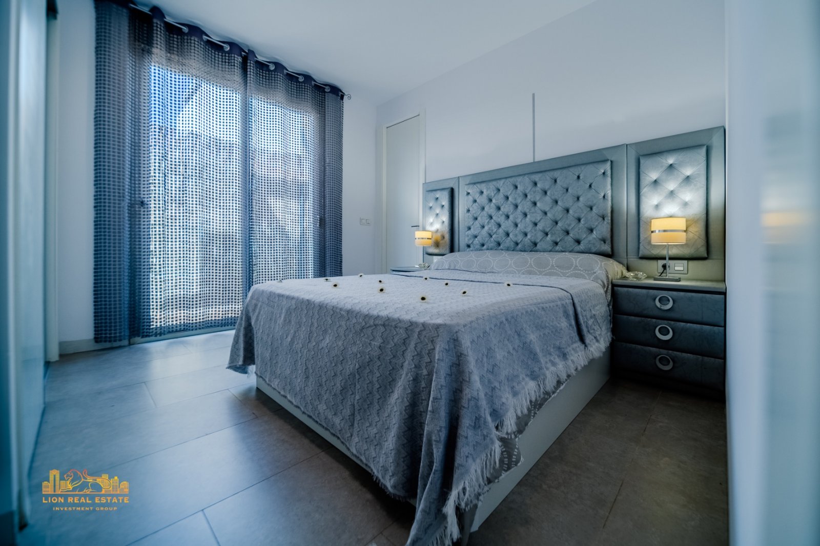 Welcome to this magnificent villa with modern design and state-of-the-art appliances, located in the sunny area of Villamartín! This stunning home i