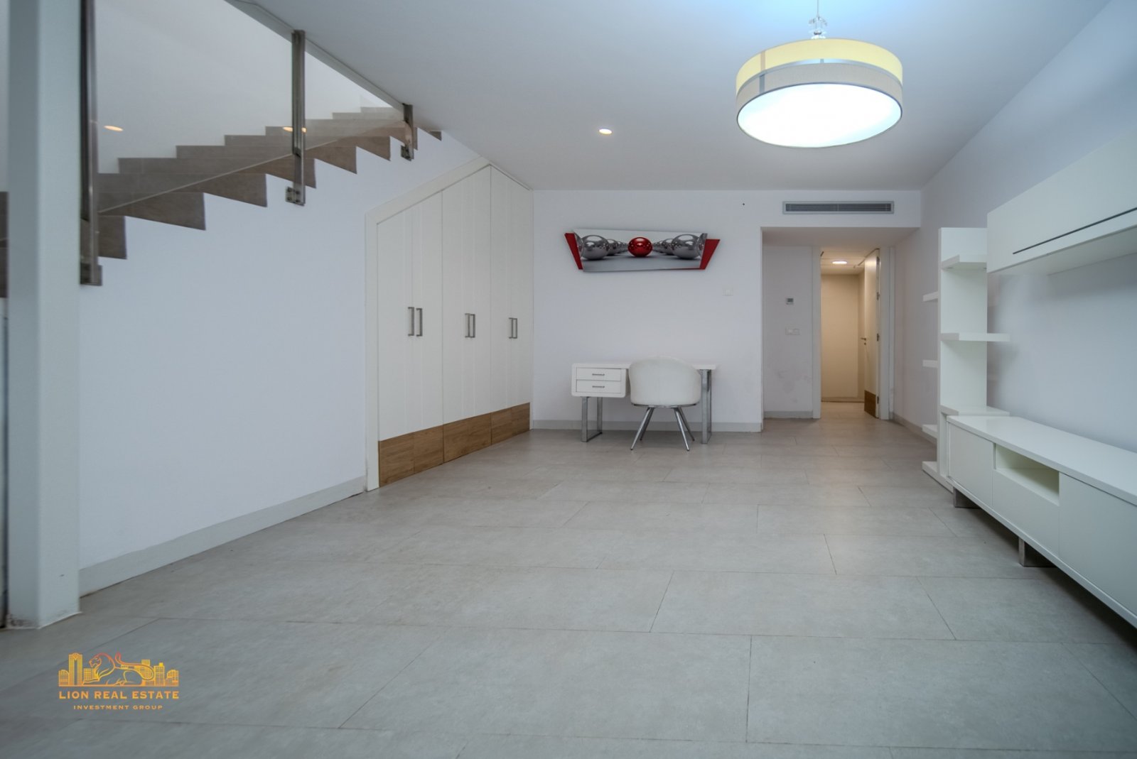 Welcome to this magnificent villa with modern design and state-of-the-art appliances, located in the sunny area of Villamartín! This stunning home i