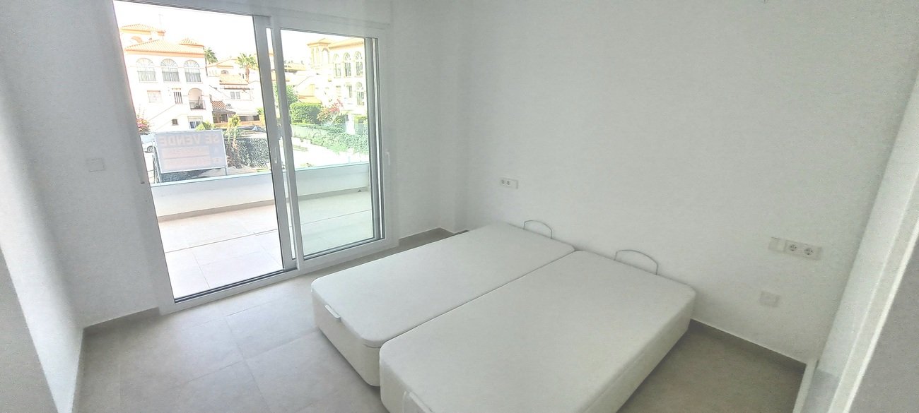   Don	 miss out on this unique opportunity to acquire an absolutely fantastic apartment in the newly developed Flamenca Sun located in the popular Pla
