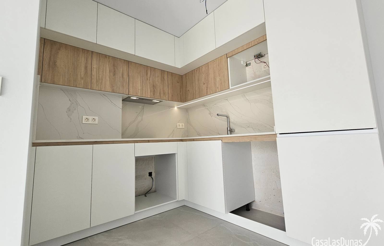  Diese wunderschöne Wohnung, nur wenige Gehminuten vom Sandstrand von Torrevieja entfernt, ist brandneu und wurde noch nie genutzt! Das Haus wurde im 