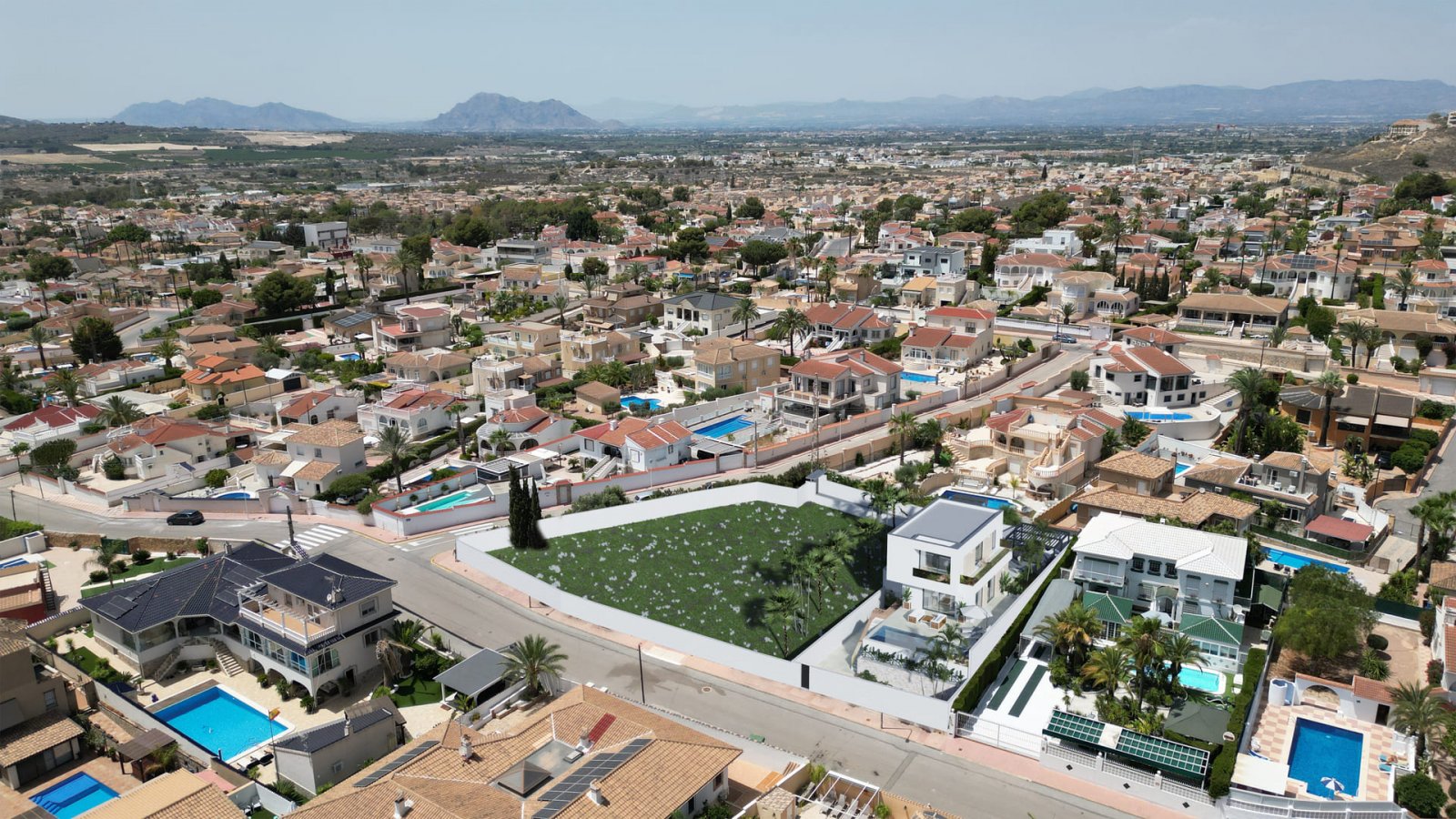 In der charmanten Ciudad Quesada gelegen, bietet diese exklusive Sammlung von vier freistehenden Häusern einen einzigartigen und anspruchsvollen Lebe