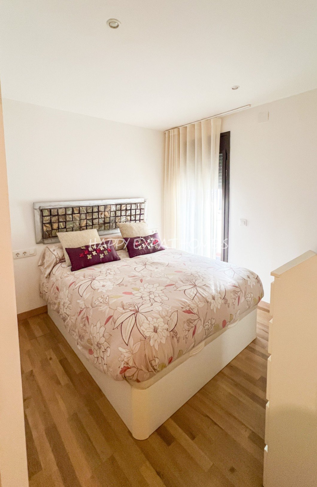 DACHGESCHOSS-DUPLEX IM HERZEN VON VILANOVA I LA GELTRÚ – MIT PRIVATTERASSE
Entdecken Sie dieses spektakuläre Duplex-Penthouse im Zentrum von Vilanova
