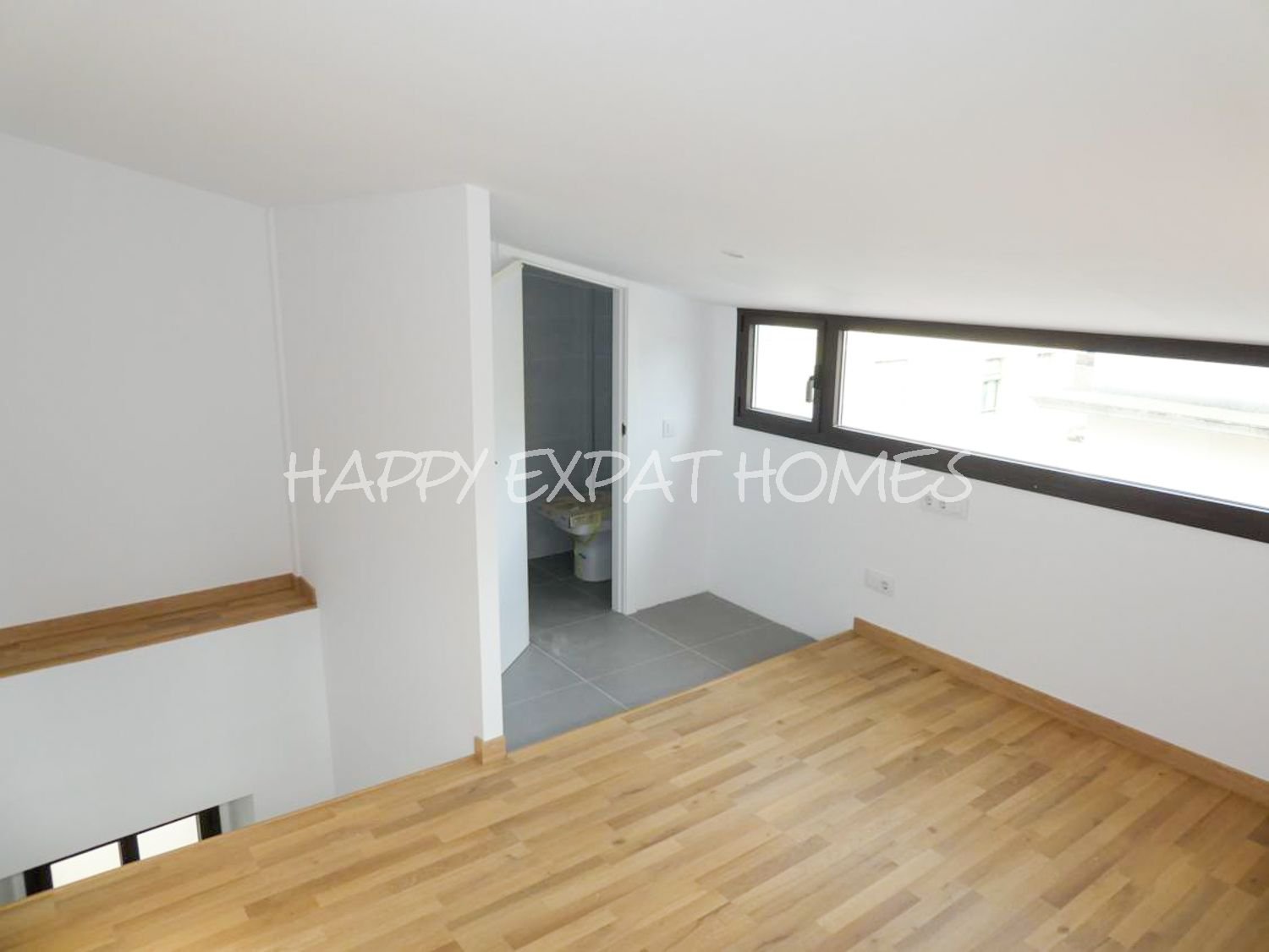 DACHGESCHOSS-DUPLEX IM HERZEN VON VILANOVA I LA GELTRÚ – MIT PRIVATTERASSE
Entdecken Sie dieses spektakuläre Duplex-Penthouse im Zentrum von Vilanova