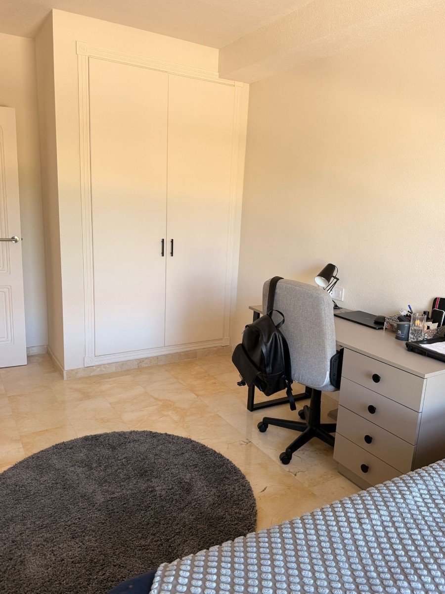 This beautifully renovated and fully furnished 138m² apartment offers spacious, modern living with high-quality finishes throughout. Designed for co