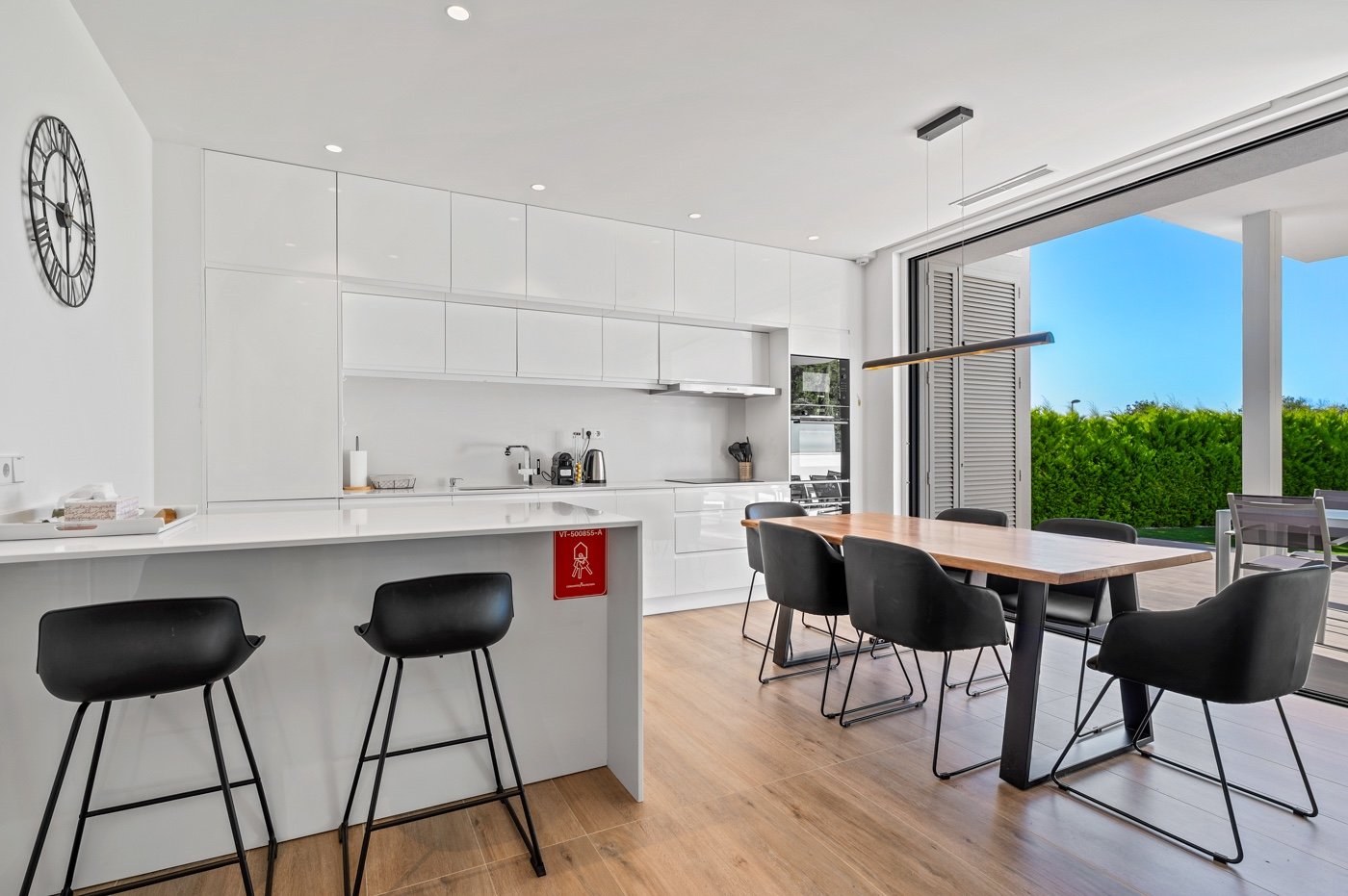 Erleben Sie mediterranes Wohnen der Extraklasse in diesem exklusiven Luxusapartment in der begehrten Wohnanlage Níspero innerhalb des Las Colinas Gol