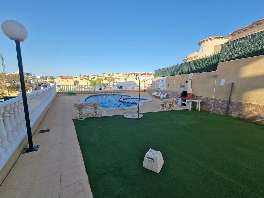 Enjoy the best of the Costa Blanca in this charming ground-floor apartment, ideally situated in the popular Villamartin. This move-in ready property