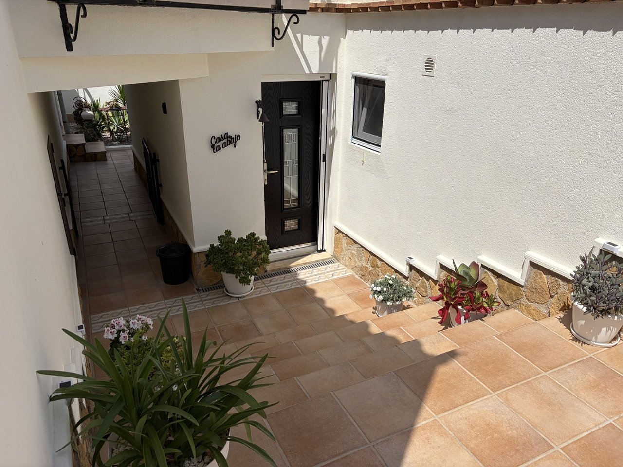 Stunning 4 Bedroom, 5 Bathroom Villa with Private Pool in a Prime Location.Discover a remarkable opportunity to own this stunning 4-bedroom Villa, p