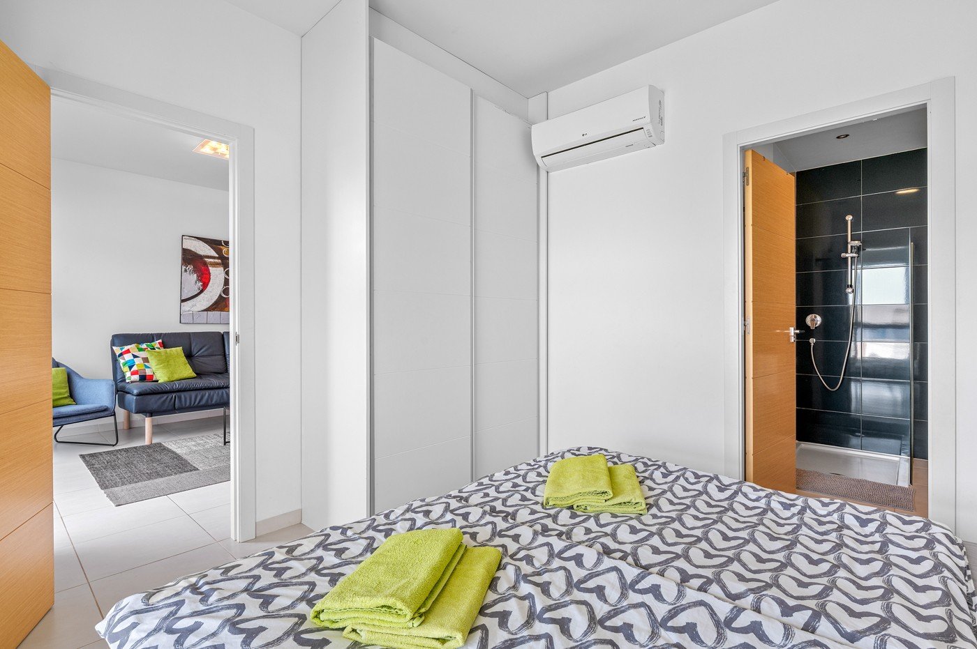 In der beliebten Gegend von La Zenia befindet sich dieses helle Apartment im exklusiven Residencial Sabrina, einer gepflegten Wohnanlage mit Gemeinsc