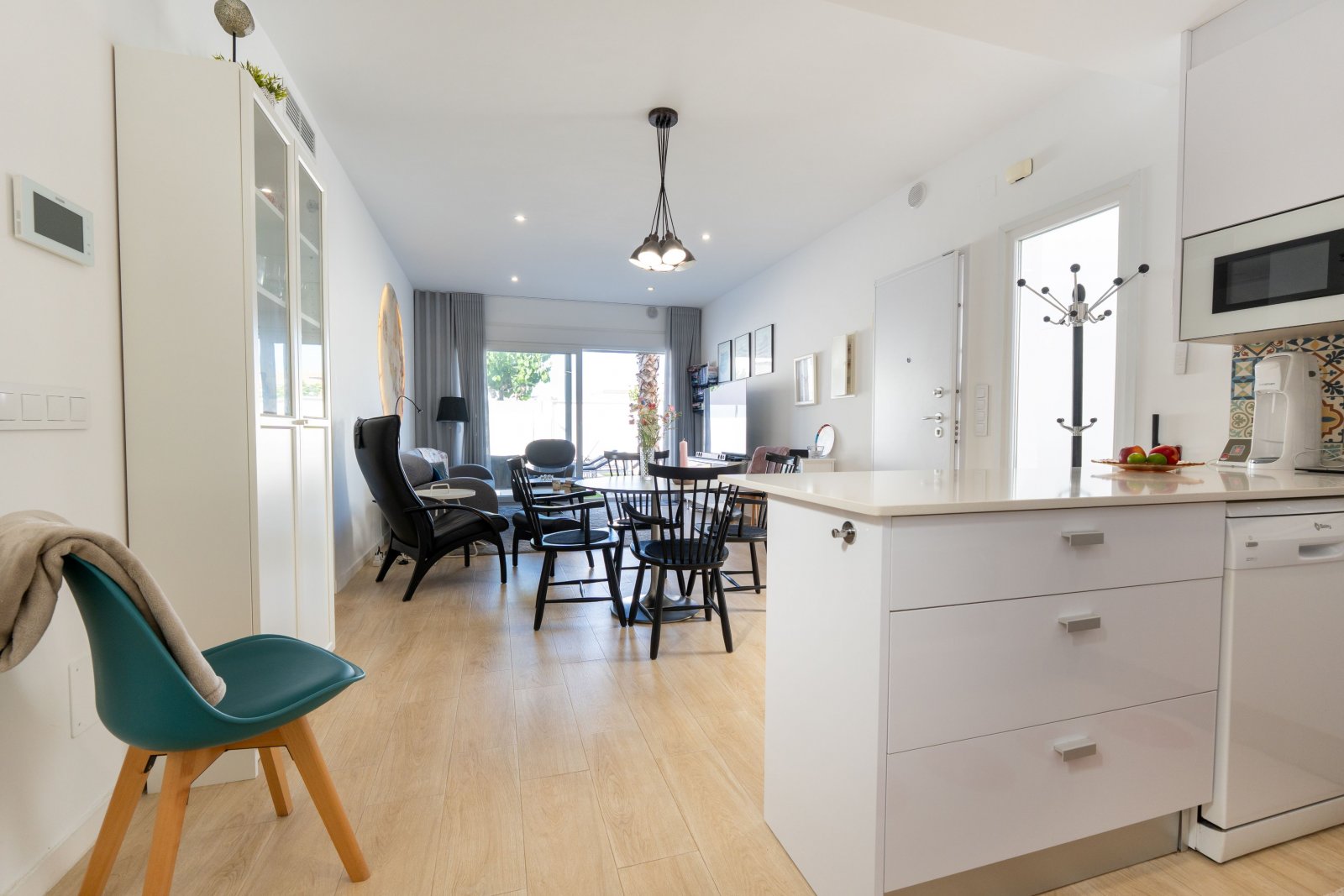 Dieses freistehende Chalet befindet sich in der charmanten Gemeinde San Pedro del Pinatar und bietet eine einzigartige Gelegenheit, das Leben an der