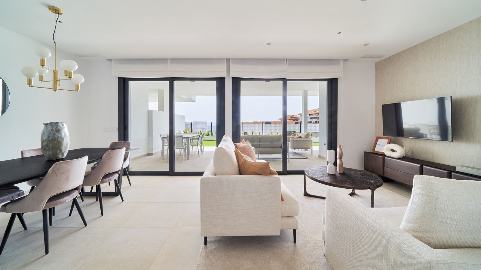  Higuerón Bay Residences by TM befindet sich in der privilegierten Gegend von El Higuerón in Fuengirola. Die Lage ist ausgezeichnet: Von der Anlage si