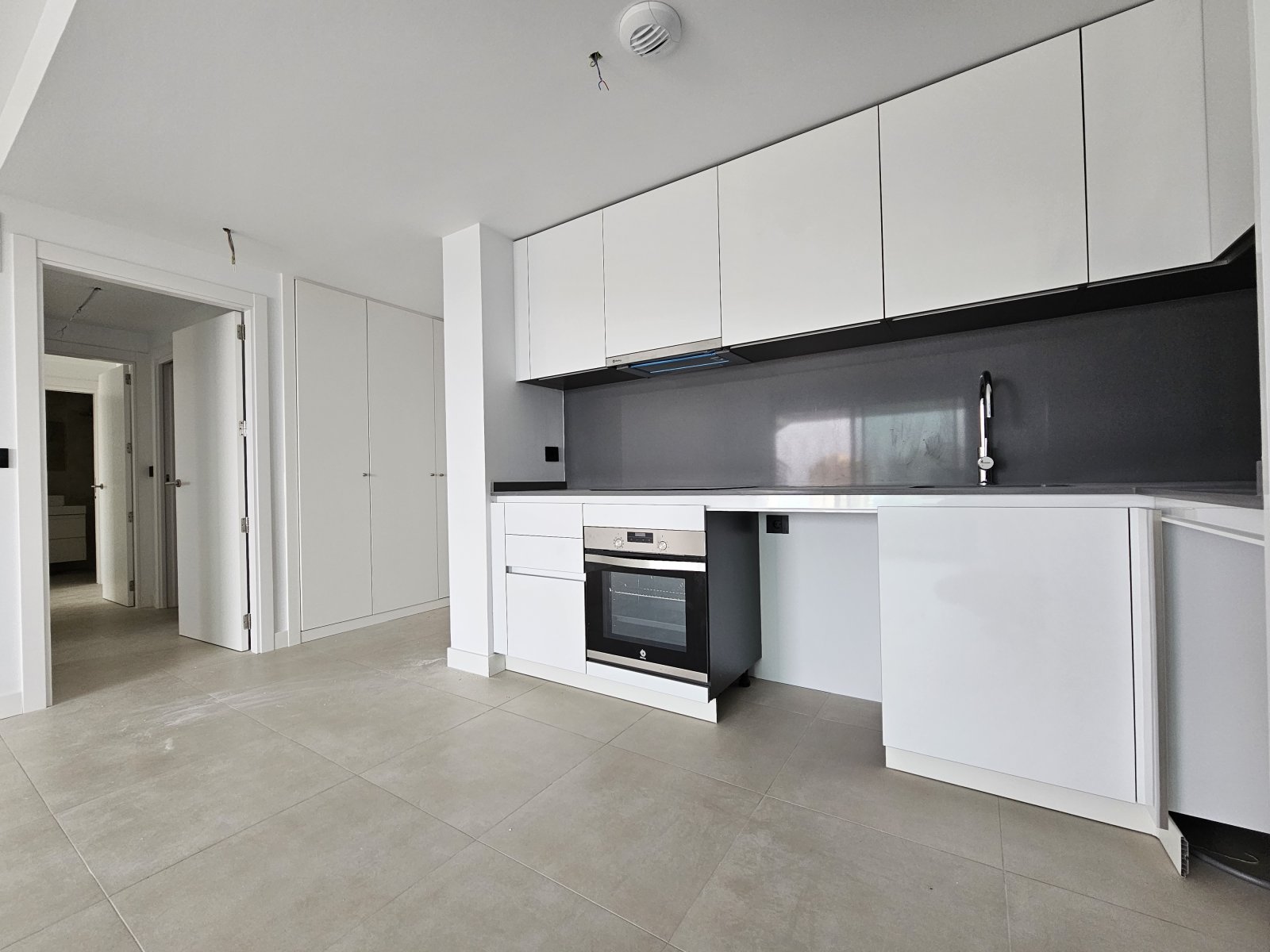  In der charmanten Stadt Calpe gelegen, bietet dieses exklusive Penthouse-Ensemble ein einzigartiges Wohnerlebnis mit beeindruckendem Meerblick. Mit n