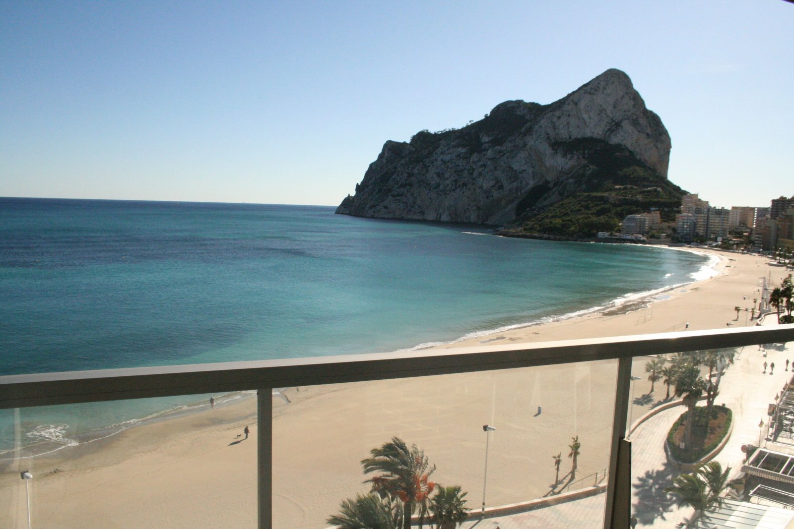 In der charmanten Stadt Calpe gelegen, bietet diese Wohnanlage eine exklusive Auswahl von 20 Immobilien, darunter Wohnungen und Penthäuser. Für dieje