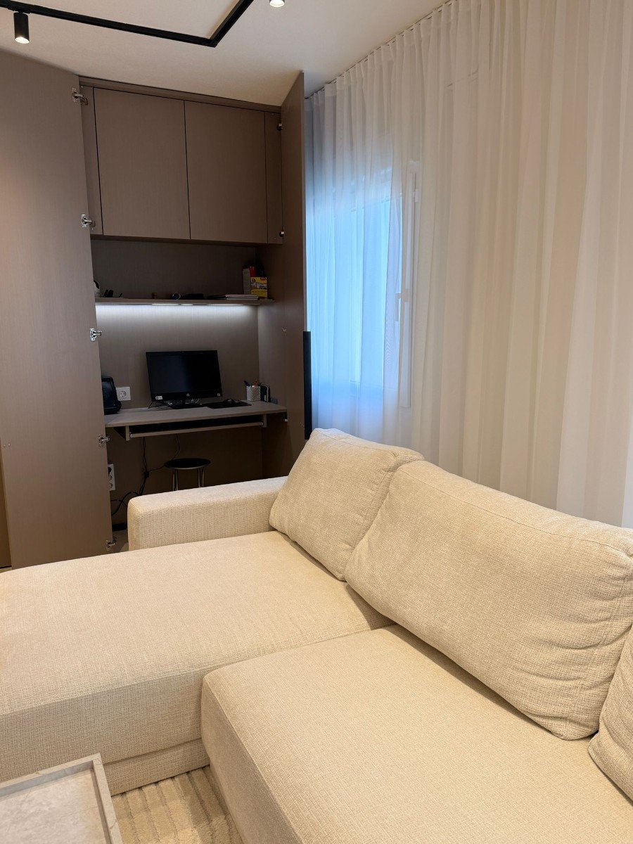 This beautifully renovated and fully furnished 138m² apartment offers spacious, modern living with high-quality finishes throughout. Designed for co