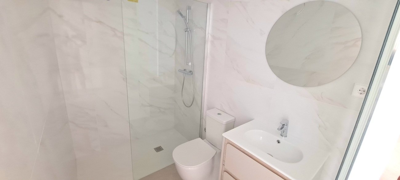 Don miss out on this unique opportunity to acquire an absolutely fantastic apartment in the newly developed Flamenca Sun located in the popular Pla