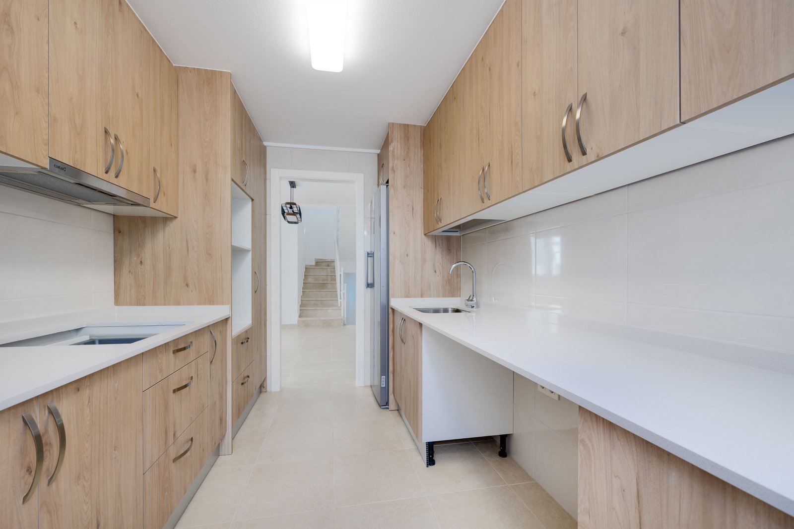  In der charmanten Stadt San Fulgencio gelegen, besteht dieses exklusive Immobilienangebot aus drei unabhängigen Wohnhäusern. Diese Immobilien zeichne