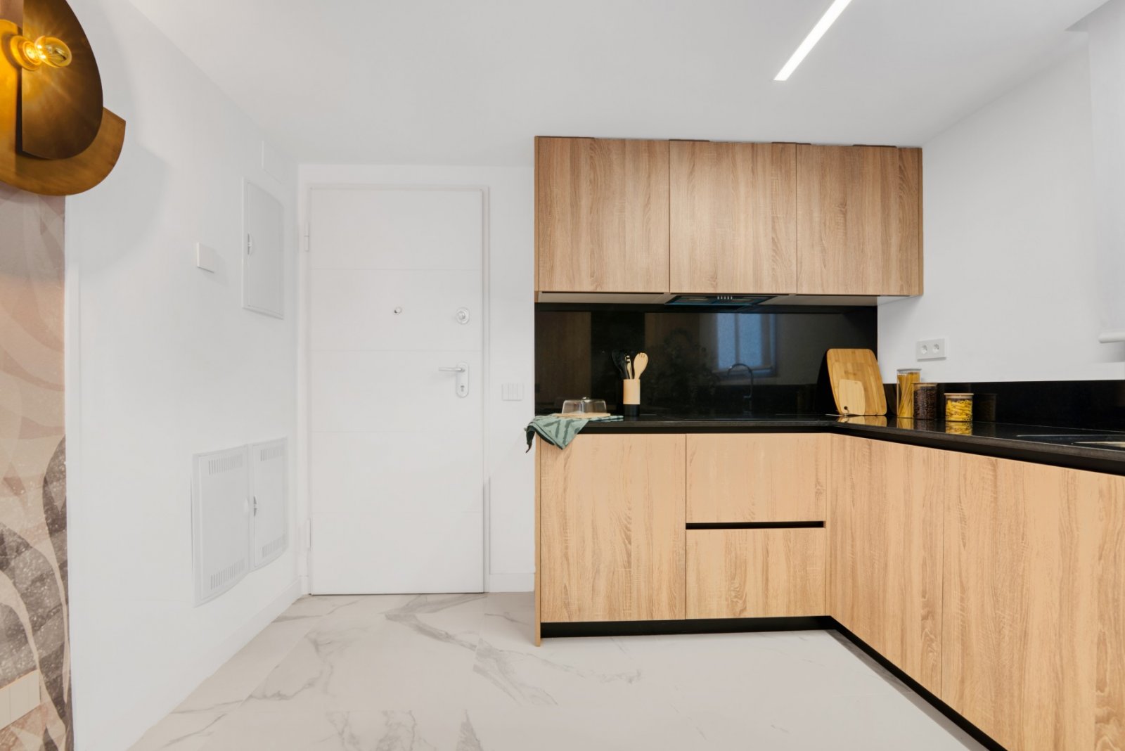 Experience luxury living with exclusive views of the sea and beach in Punta Prima, Torrevieja. This development offers 2- and 3-bedroom apartments,