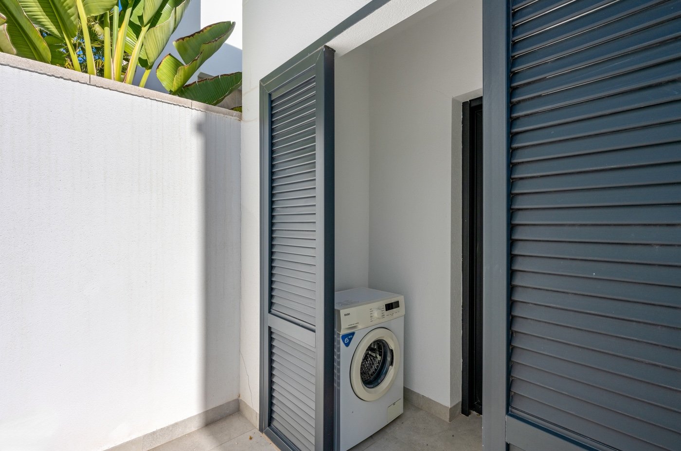 Located in Blue Lagoon, within walking distance of all amenities, is this beautiful villa, originally a show house for the project. This is immediat