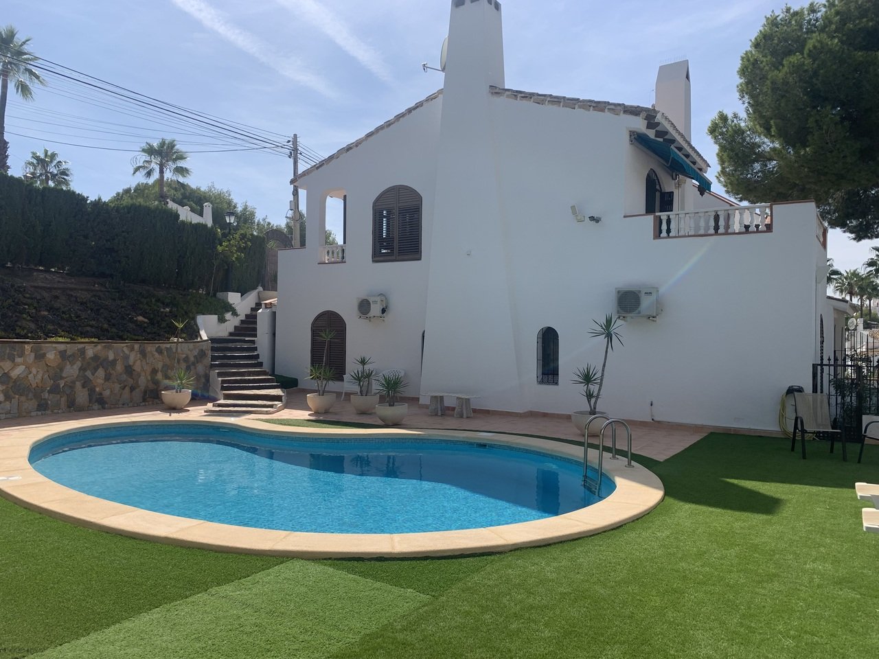 Price reduced to 849,900 Amazing Independent Villa with Golf Course Views in Villamartin**Discover this stunning 4-bedroom, Spanish-style villa, nes