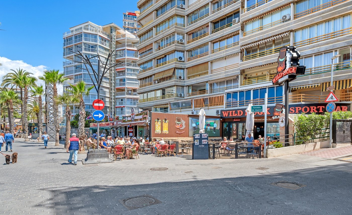   We present a&amp;nbsp;rare opportunity&amp;nbsp;in one of&amp;nbsp;Benidorm’s most privileged locations: right next to the iconic&amp;nbsp;Hotel Lid