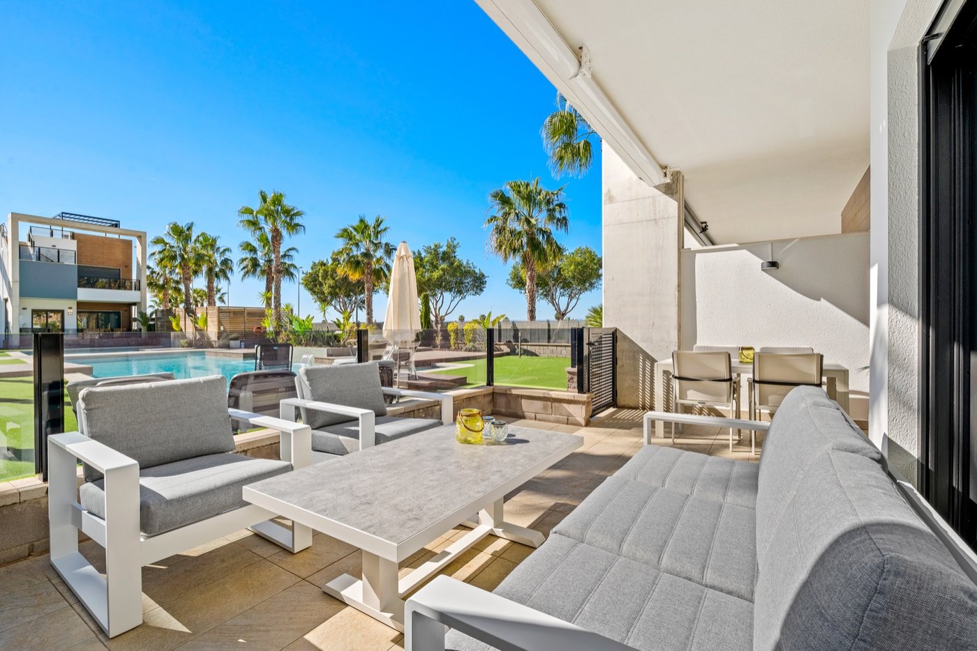 Guardamar del Segura:   Ground floor apartment in El Raso, Guardamar del Segura
 This beautiful south-facing ground-floor apartment is located in a modern residen 