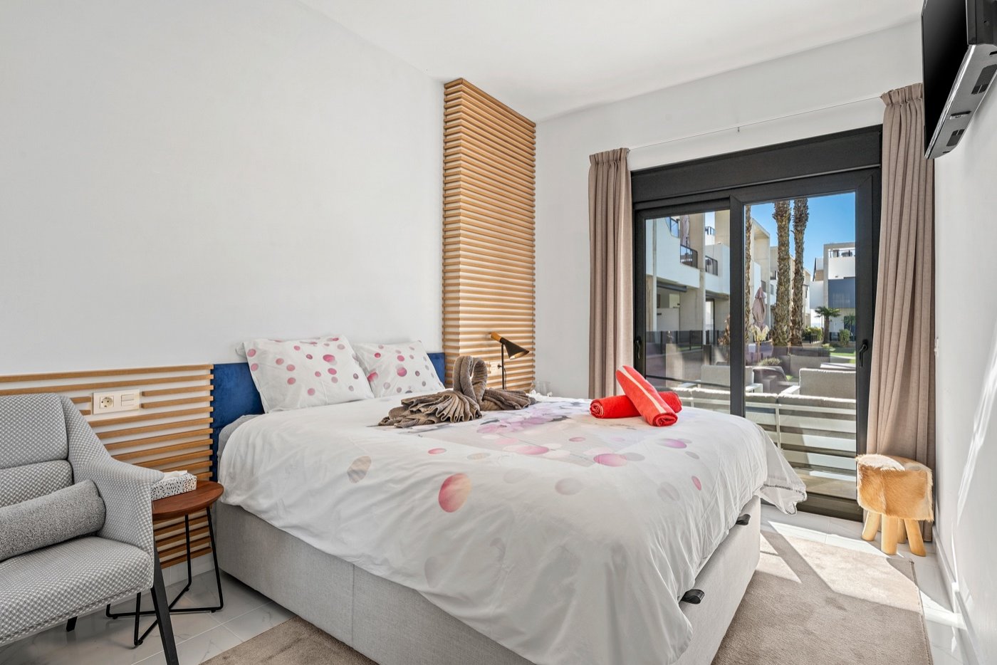 Ground floor apartment in El Raso, Guardamar del Segura
This beautiful south-facing ground-floor apartment is located in a modern residen