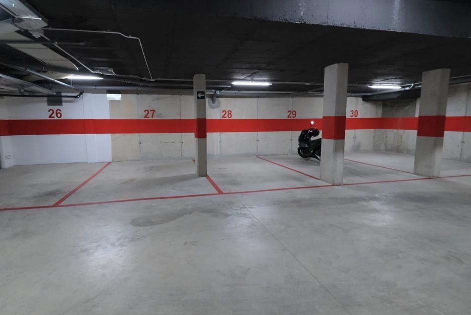 Entdecken Sie diese traumhafte Wohnung im ersten Stock, Baujahr 2023, in der begehrten Wohngegend Villamartín – Las Filipinas. Von TM nach höchsten S