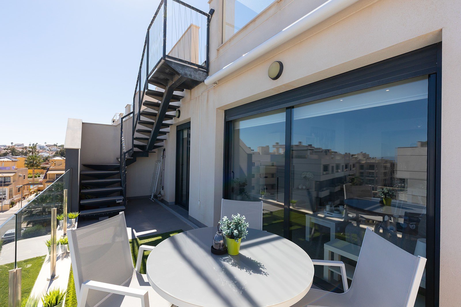 Wunderschönes Penthouse im Valentino Golf II in Villamartin mit großzügiger Sonnenterrasse zu verkaufen. Entdecken Sie dieses herrliche, nach Süden a