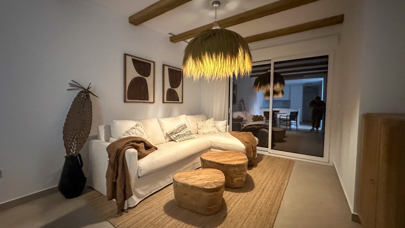  Moderne Erdgeschosswohnung in Playa Flamenca, Orihuela Costa, die komfortables und praktisches Wohnen in Meeresnähe bietet. Die Immobilie verfügt übe