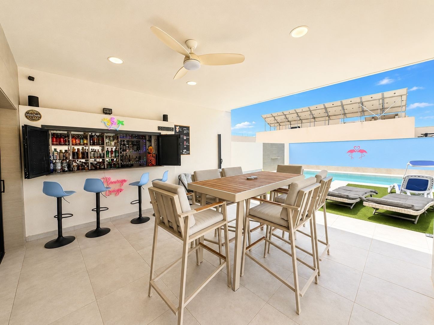 Today we are delighted to present this exceptional 4-bedroom, 4-bathroom detached villa located in the highly sought-after area of Benijófar. Set on