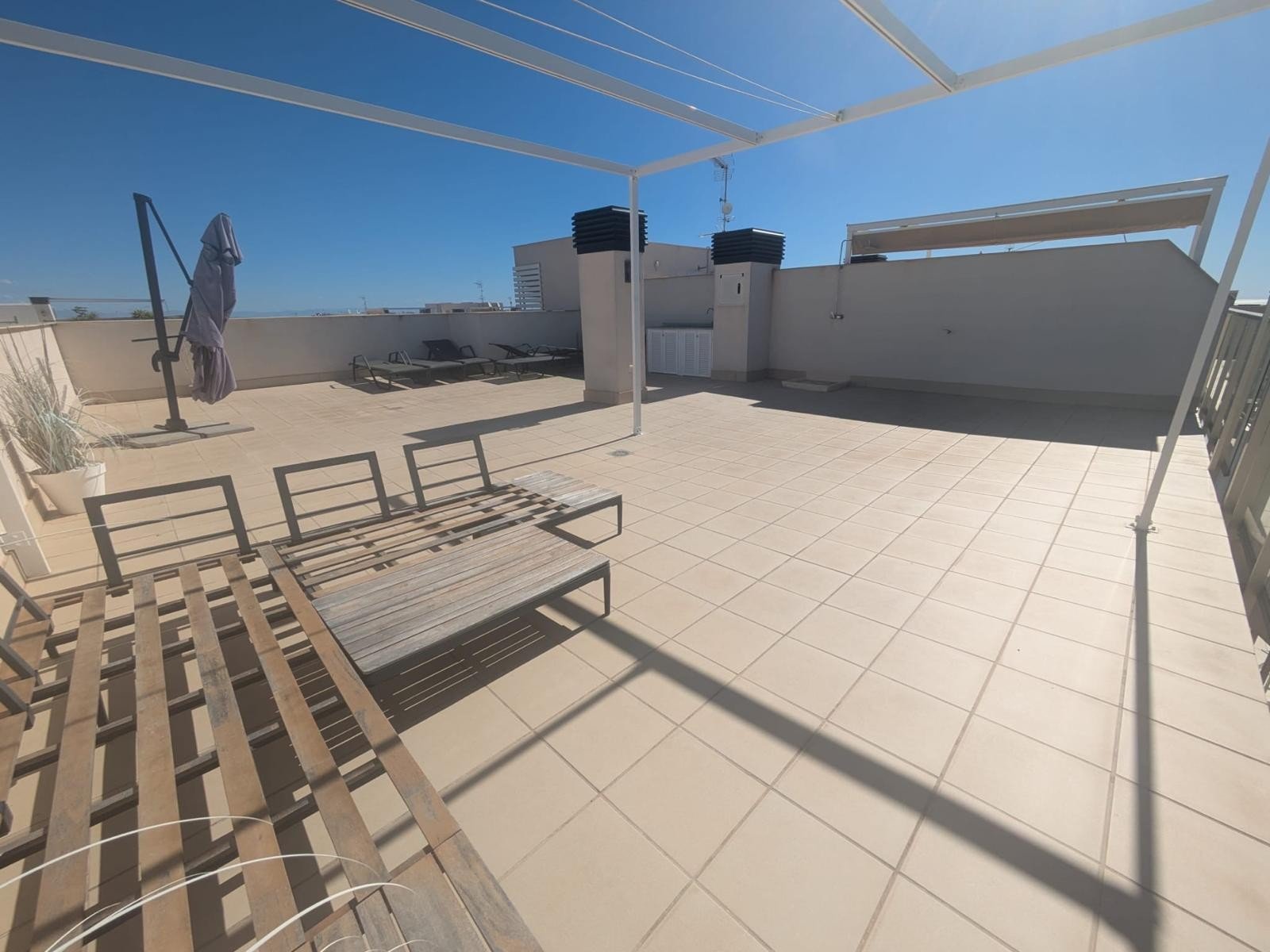 Discover stylish Mediterranean living with this exceptional penthouse apartment located in the highly sought-after Villamartin Gardens community in