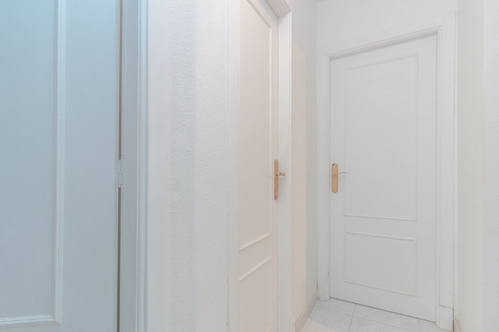  Erdgeschosswohnung&amp;amp;nbsp;in der ruhigen Gegend von San Luis in Torrevieja. Die Immobilie verfügt über 3 geräumige Schlafzimmer, 1 voll ausgest