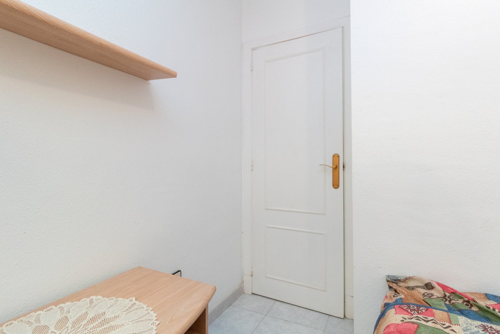  Erdgeschosswohnung&amp;amp;nbsp;in der ruhigen Gegend von San Luis in Torrevieja. Die Immobilie verfügt über 3 geräumige Schlafzimmer, 1 voll ausgest
