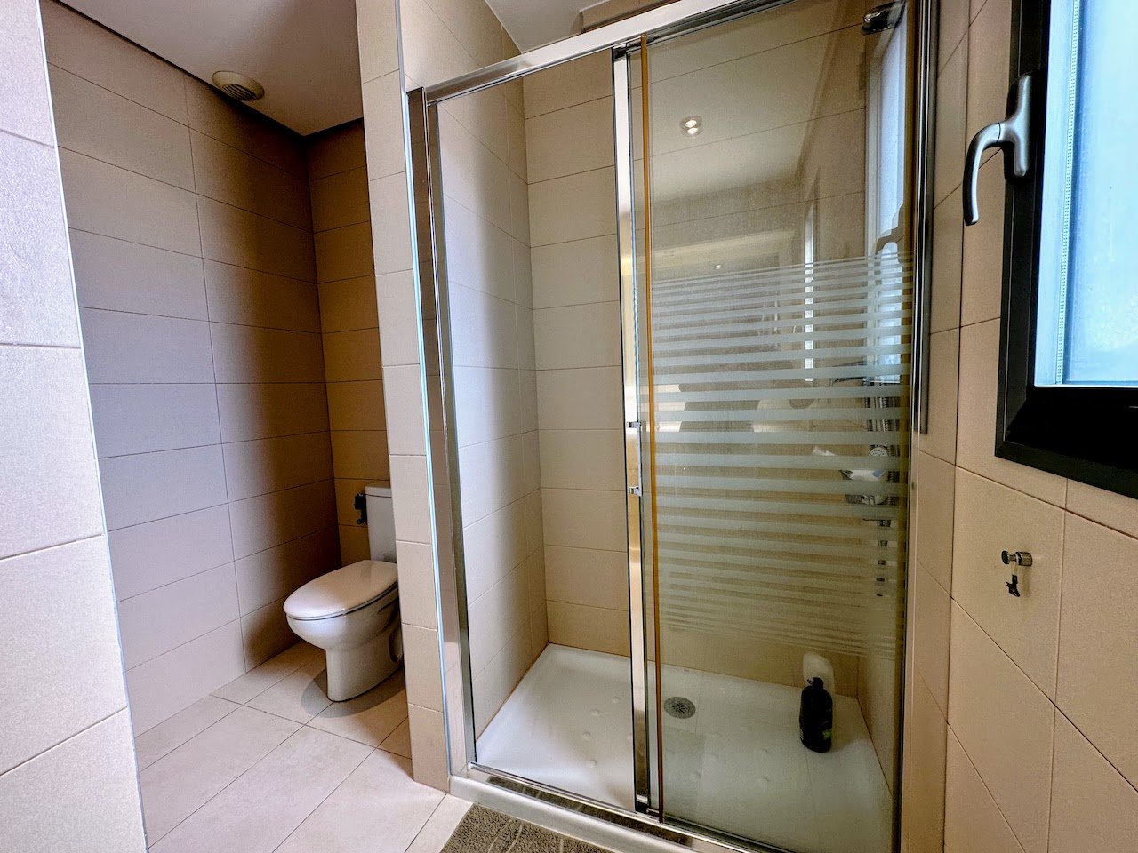 This extraordinary apartment in the Altos del Mediterráneo urbanization is a rare gem, offering luxury, space, and comfort in one of the most sought
