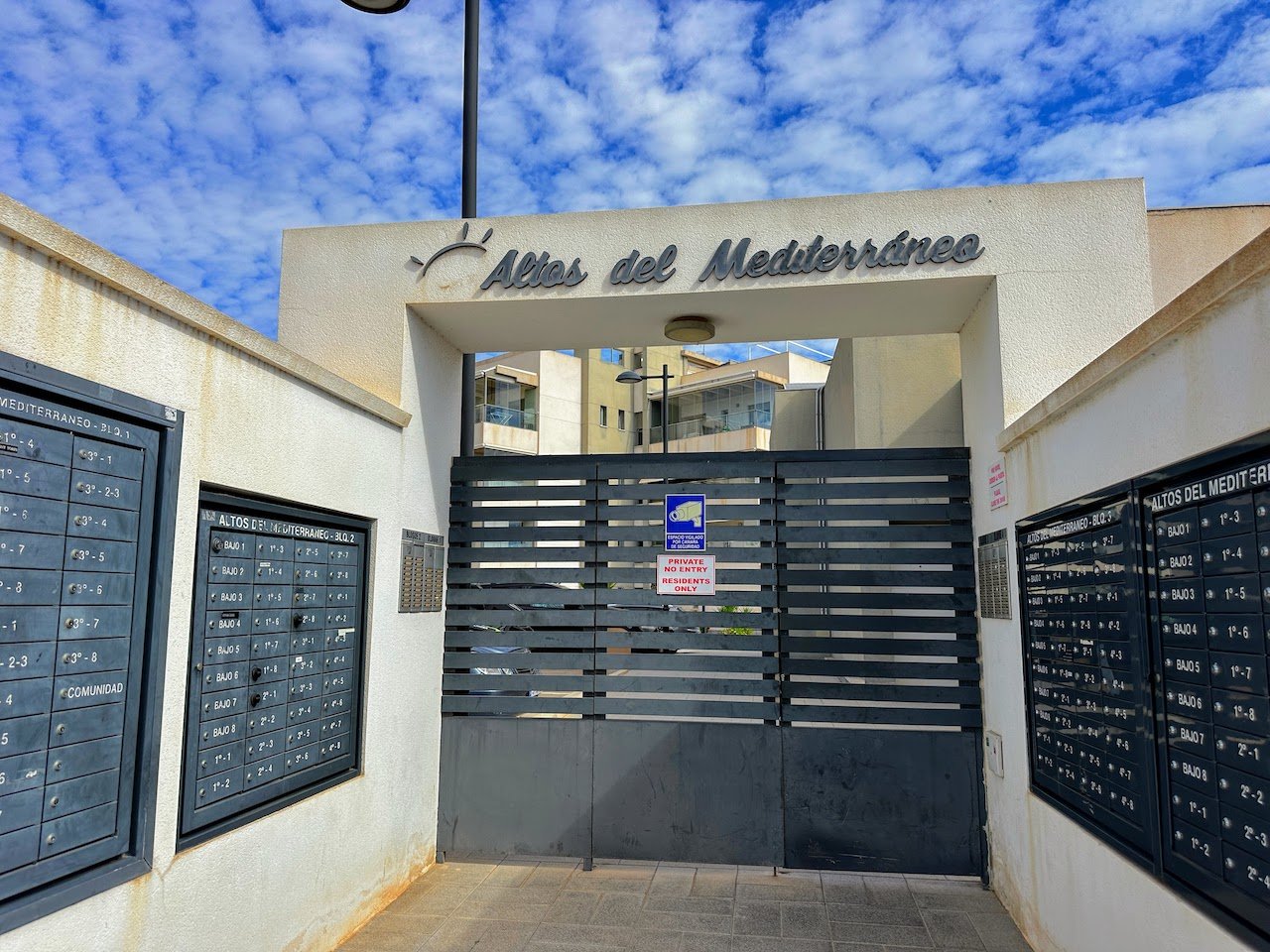 This extraordinary apartment in the Altos del Mediterráneo urbanization is a rare gem, offering luxury, space, and comfort in one of the most sought