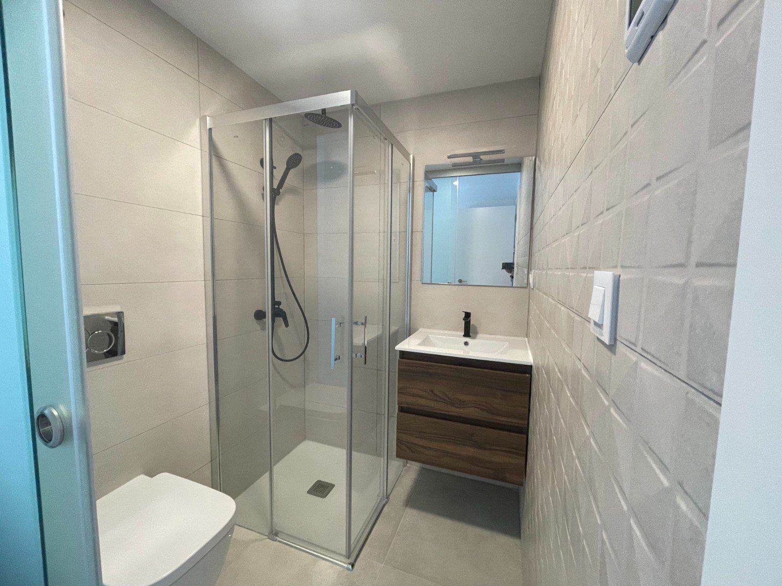 This South Facing, Two Bedroom, Top Floor Corner Apartment is located within a 10 minute walk of a main chain supermarket, JYSK furniture store, and