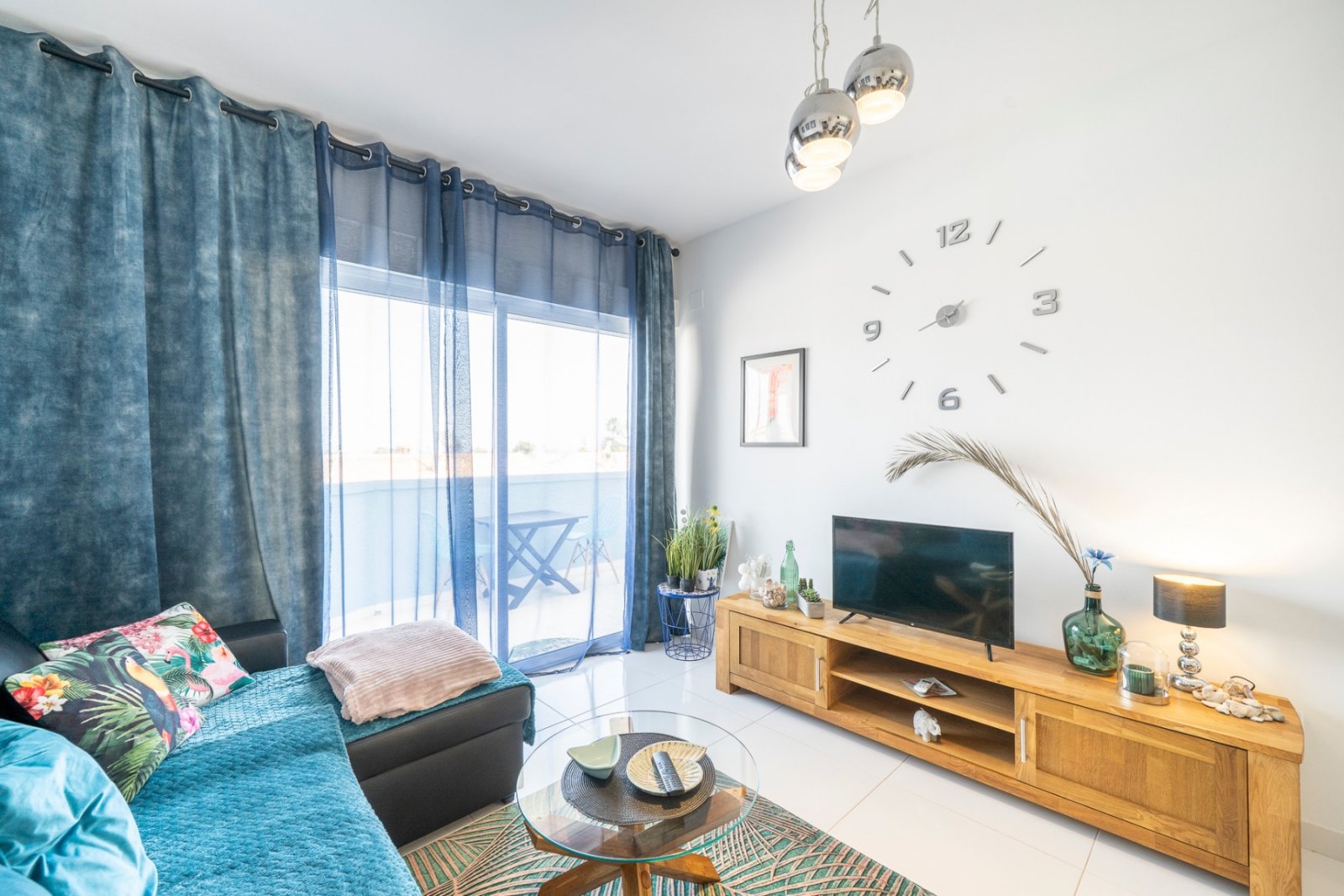 Wohnung mit 39 m² in der zweiten Etage mit nordöstlicher Ausrichtung, bestehend aus einem Wohn-Esszimmer mit offener, voll ausgestatteter Küche, eine