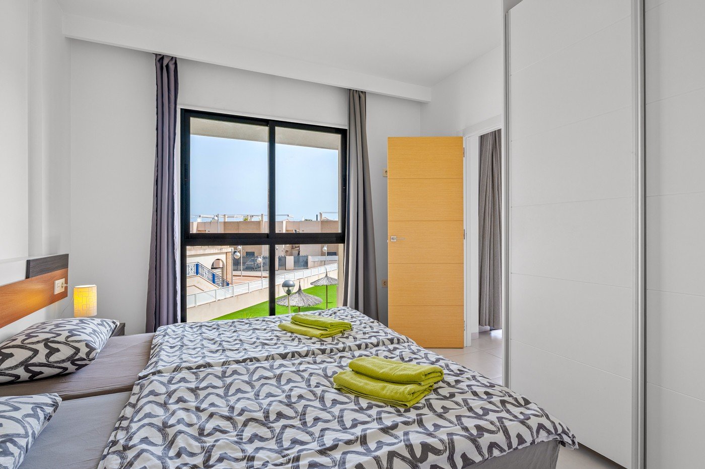 In der beliebten Gegend von La Zenia befindet sich dieses helle Apartment im exklusiven Residencial Sabrina, einer gepflegten Wohnanlage mit Gemeinsc