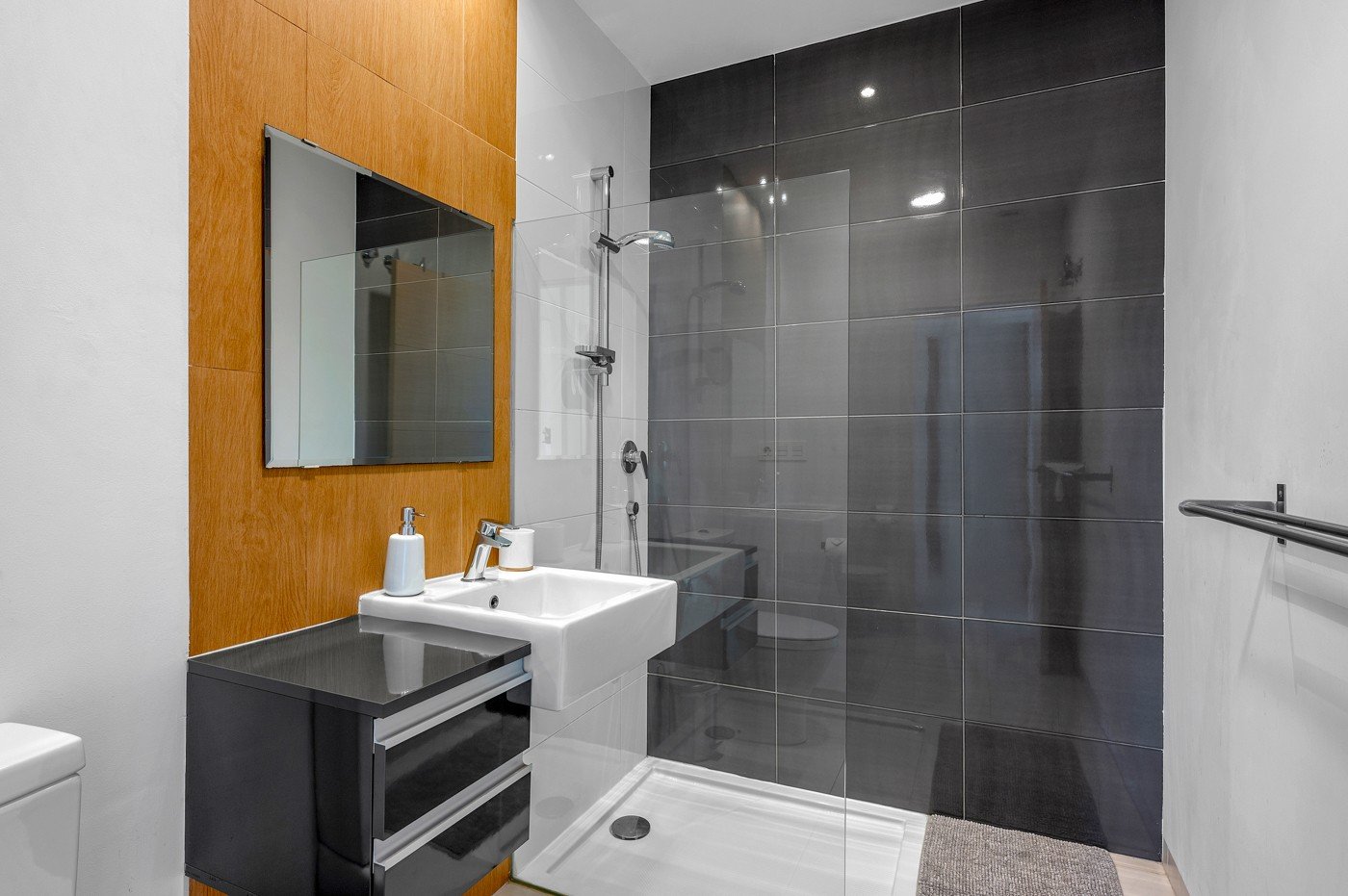 In der beliebten Gegend von La Zenia befindet sich dieses helle Apartment im exklusiven Residencial Sabrina, einer gepflegten Wohnanlage mit Gemeinsc