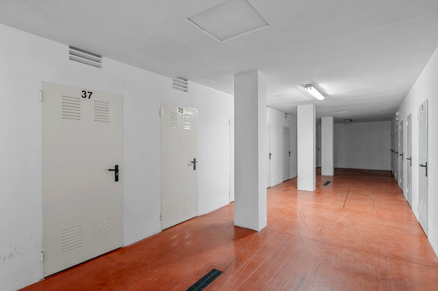 In der beliebten Gegend von La Zenia befindet sich dieses helle Apartment im exklusiven Residencial Sabrina, einer gepflegten Wohnanlage mit Gemeinsc