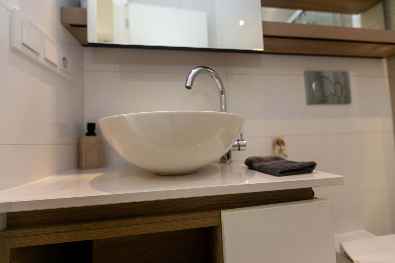 Wir präsentieren Ihnen diese stilvolle und moderne Erdgeschosswohnung aus dem Jahr 2019 in der exklusiven Wohnanlage Allegra Suits in Ciudad Quesada,