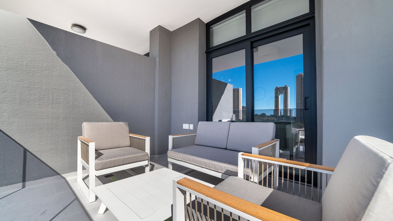 Das Meer, das golfen und das Leben von Benidorm können Sie alles im Eagle Tower by TM genießen. Eine privilegierte Lage direkt am "Las Rejas Gol