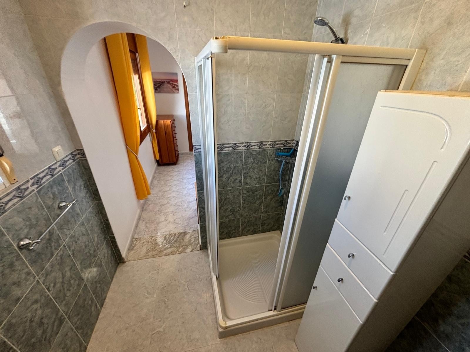Located in the sought-after area of Ciudad Quesada, this charming detached villa offers the perfect blend of comfort, privacy, and convenience—ideal