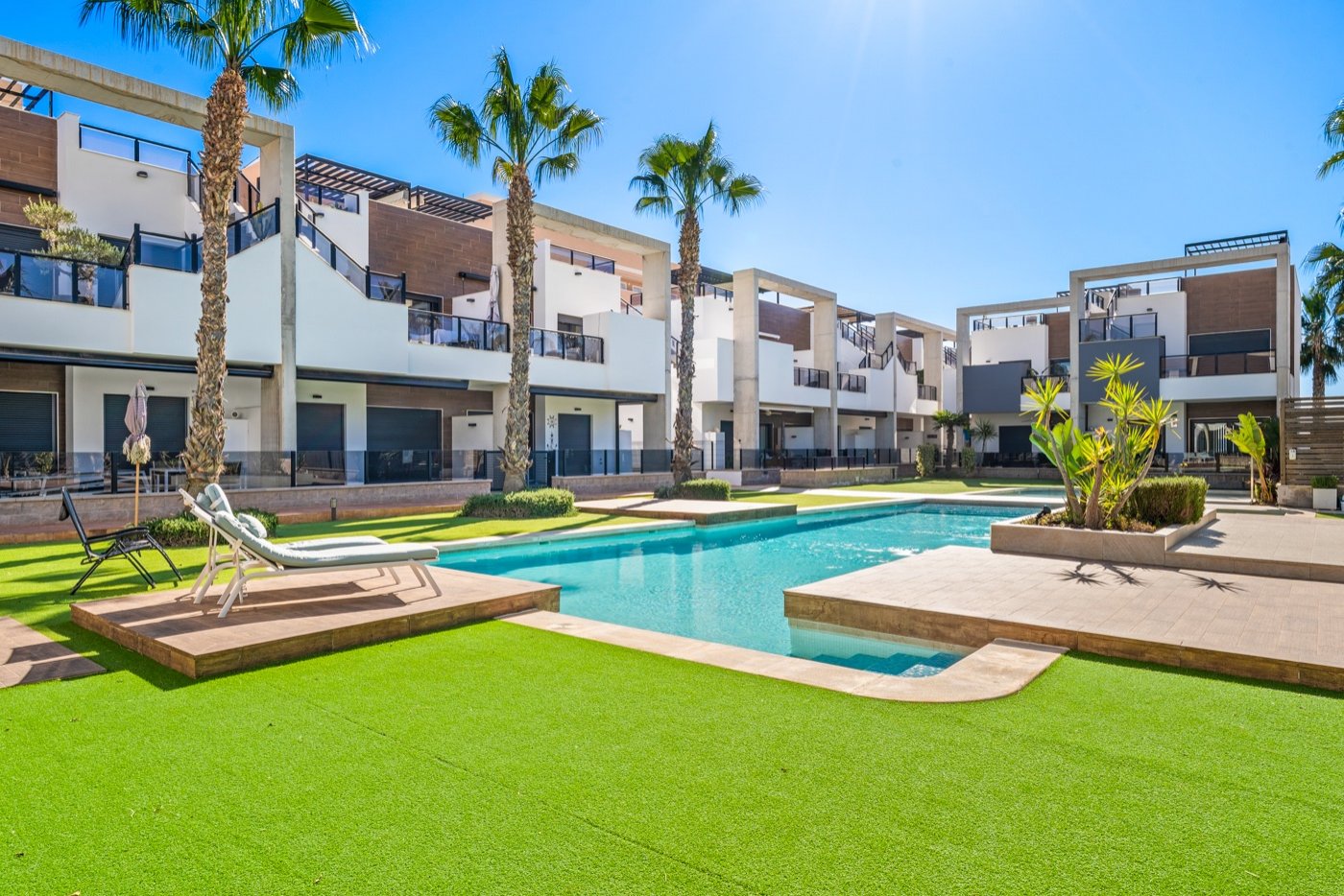 Ground floor apartment in El Raso, Guardamar del Segura
This beautiful south-facing ground-floor apartment is located in a modern residen
