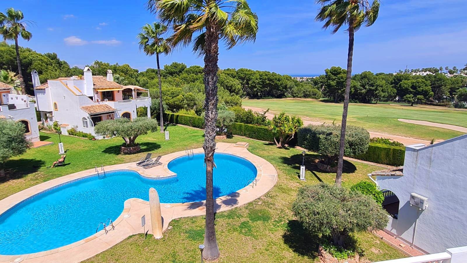 Villa Fortuna in erster Reihe – Villamartín Golf mit fantastischem Golfblick, 3 Schlafzimmer, 3 Bäder, in bester Lage. Ein absolutes Muss! 