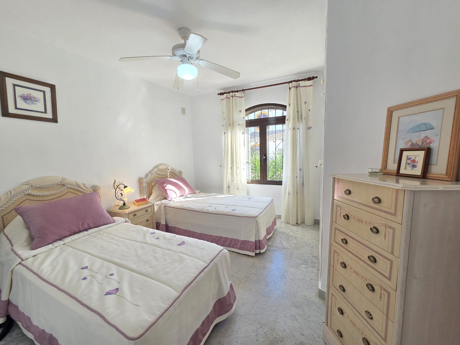 Villa Fortuna in erster Reihe – Villamartín Golf mit fantastischem Golfblick, 3 Schlafzimmer, 3 Bäder, in bester Lage. Ein absolutes Muss! 